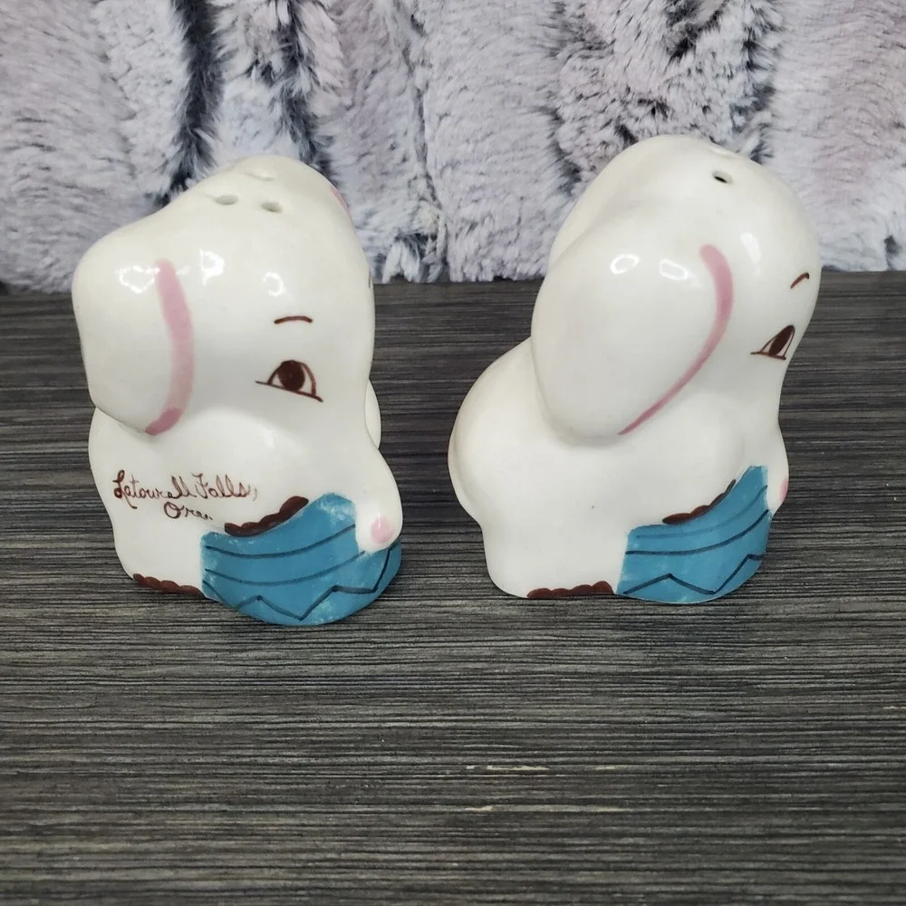 Vintage Elaine Pottery Kitschy Elephant Salt‎ and Pepper Shakers OREGON NO PLUGS